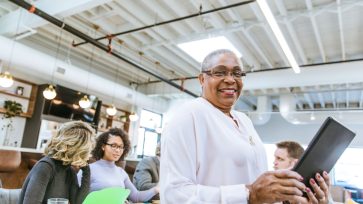 Woman developing her leadership skills with Learn2